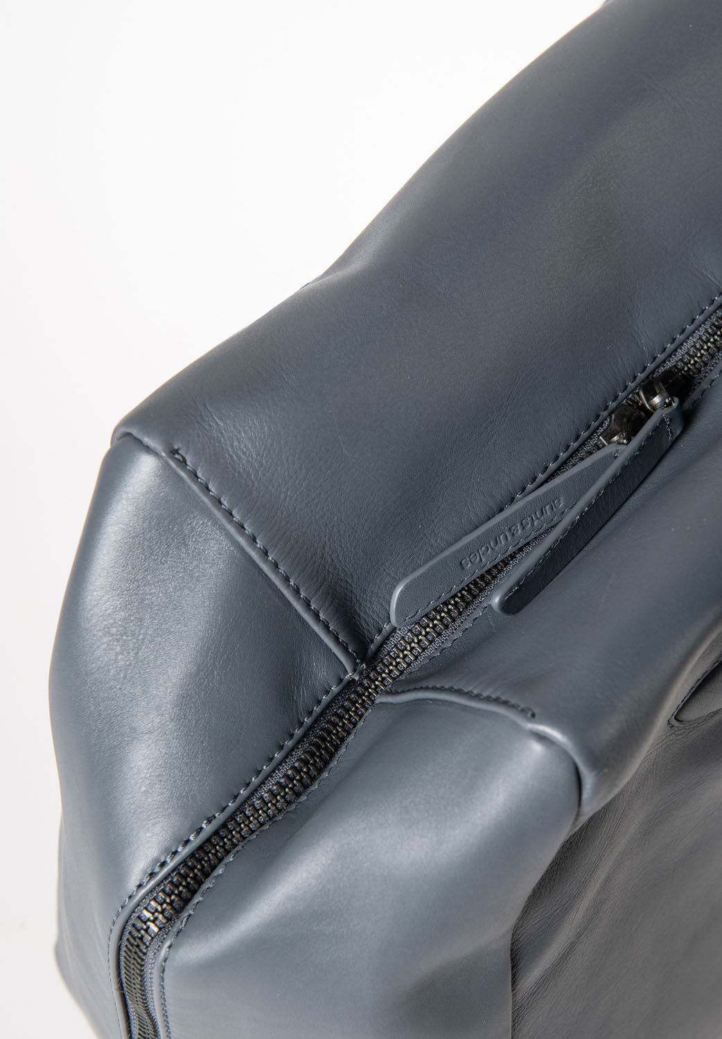 aunts & uncles Jamie's Orchard Olive Schultertasche wind