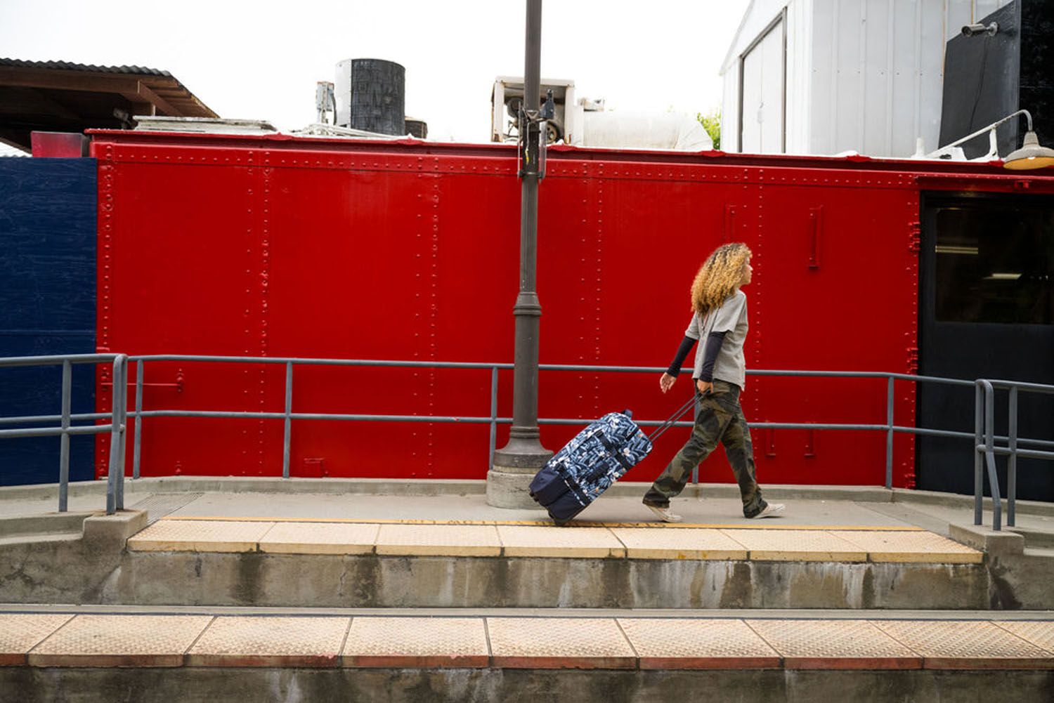 Dakine 365 Roller 75L Reisetasche mit 2 Rollen Okika Dakine 365 Roller 75L Reisetasche mit 2 Rollen Okika