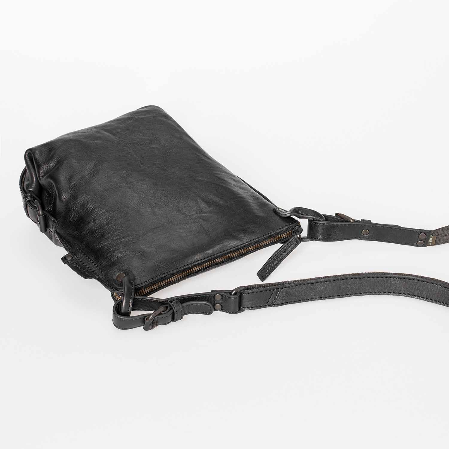 aunts & uncles Grandma's Luxury Club Mrs. Chocolate Cookie Umhängetasche black smoke