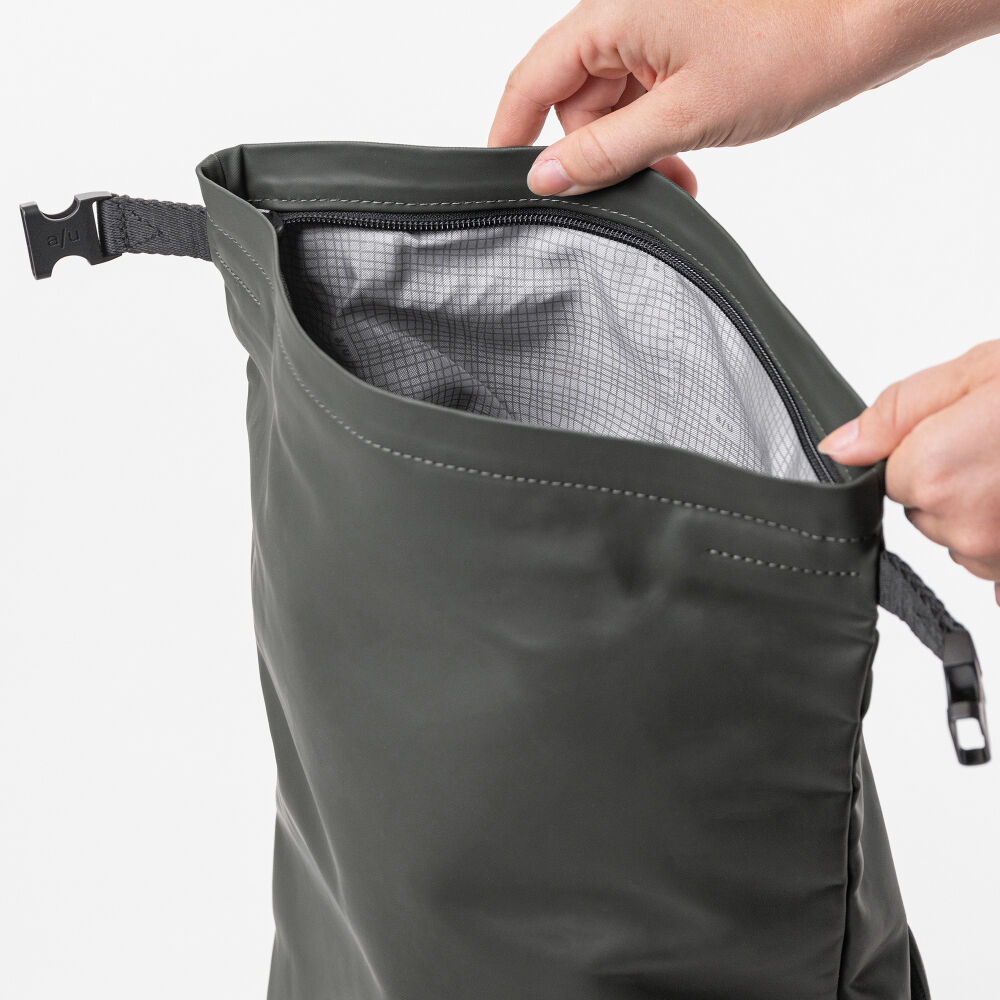 aunts & uncles Japan Nishi Tokio Rolltop Rucksack für 13" Notebookfach forest night aunts & uncles Japan Nishi Tokio Rolltop Rucksack für 13" Notebookfach forest night