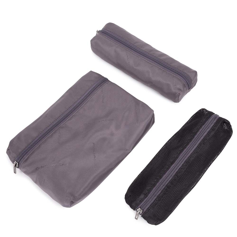 Piquadro Brief 2 Kulturtbeutel aus rezykliertem Stoff zum Aufhängen Schwarz Piquadro Brief 2 Kulturtbeutel aus rezykliertem Stoff zum Aufhängen Schwarz