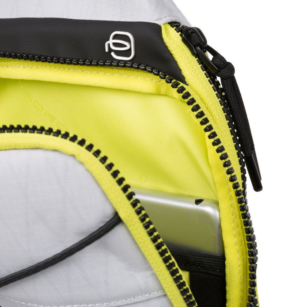 Piquadro Otello Querträgertasche aus recyceltem Stoff Schwarz Piquadro Otello Querträgertasche aus recyceltem Stoff Schwarz