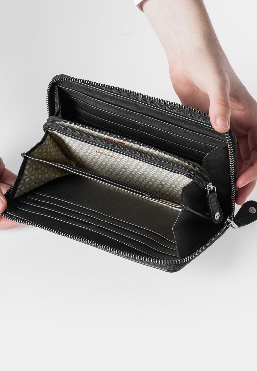 aunts & uncles Jamie´s Orchard Melon große Portemonnaie mit umlaufenden Reißverschluss jet black aunts & uncles Jamie´s Orchard Melon große Portemonnaie mit umlaufenden Reißverschluss jet black