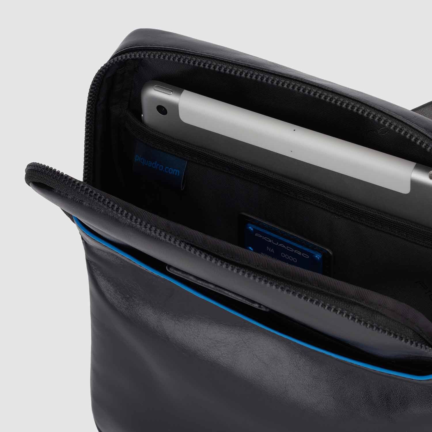 Piquadro Blue Square Revamp Umhängetasche mit iPad®-Fach