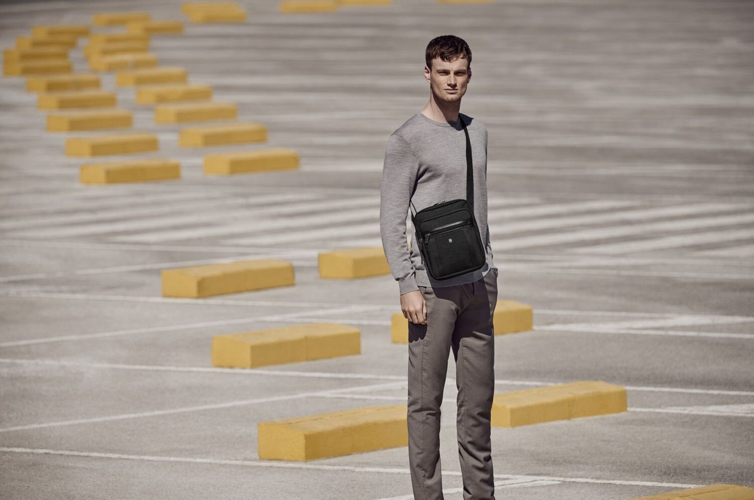 Victorinox Werks Professional CORDURA® Crossbody Tablet Bag schwarz Victorinox Werks Professional CORDURA® Crossbody Tablet Bag schwarz