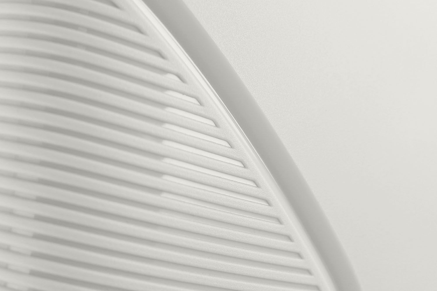 IMPACKT IP1 Koffer M, 4-Rollen Polar white