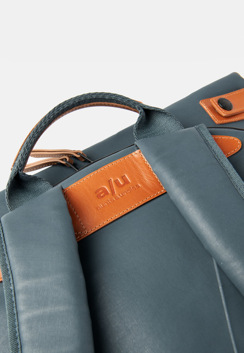 aunts & uncles Japan Osaka Rolltop Rucksack mit 15" Notebookfach cosmic void