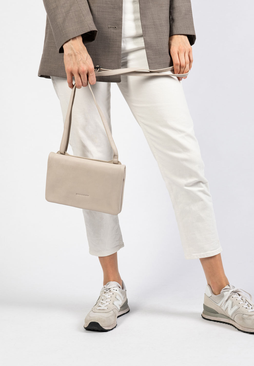 aunts & uncles Jamie's Orchard Nashi Handtasche pumice stone