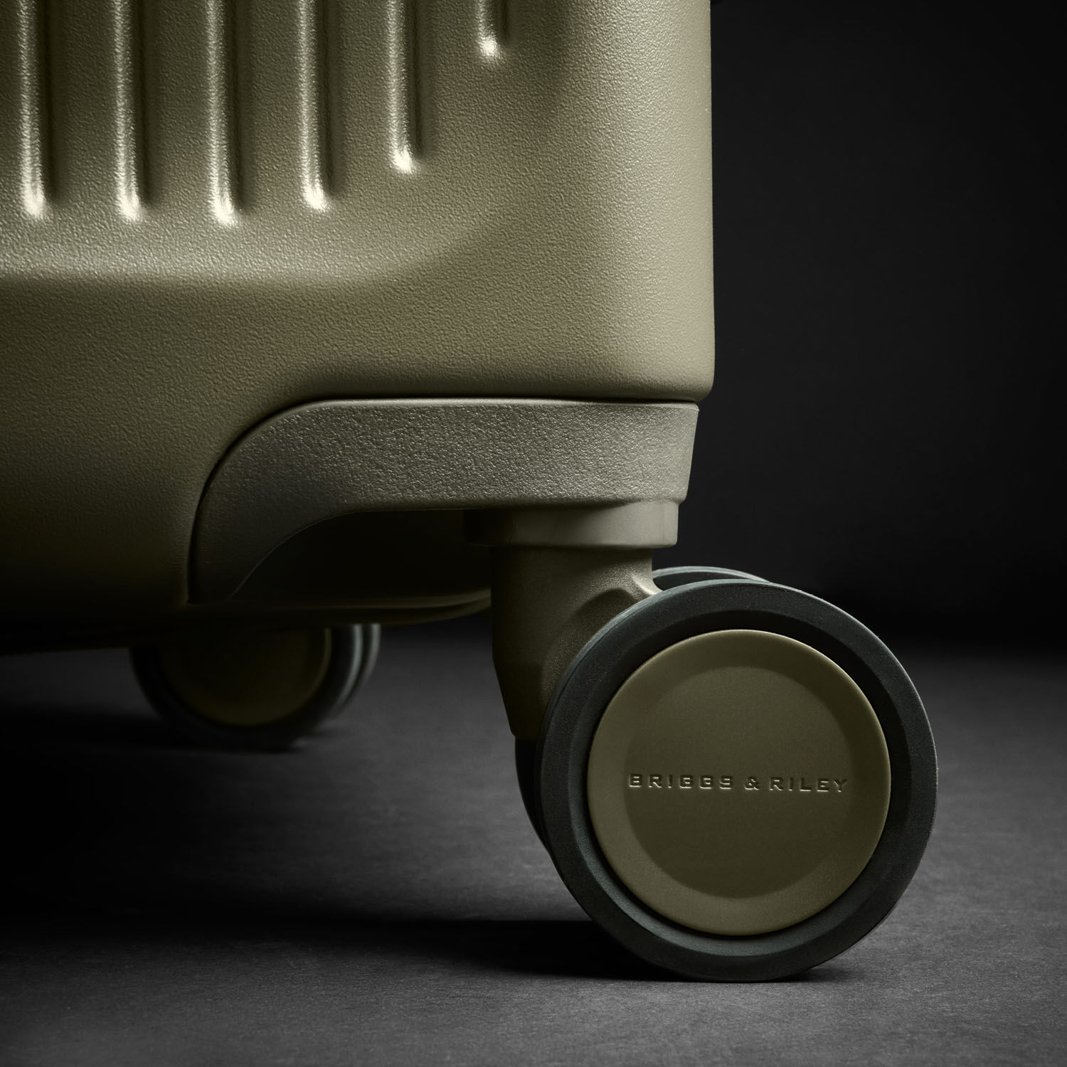 Briggs & Riley Sympatico 3.0 Medium Expandable Spinner 69cm Olive Briggs & Riley Sympatico 3.0 Medium Expandable Spinner 69cm Olive