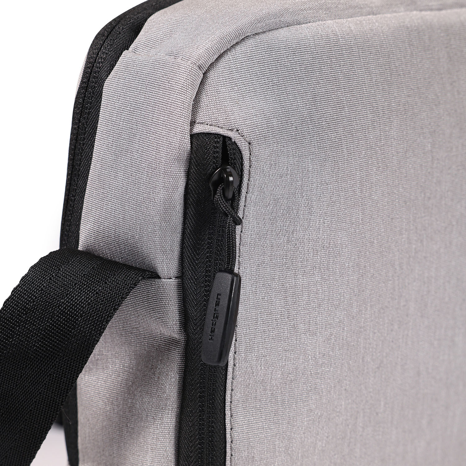 Hedgren Lineo CONTOUR vertikale Crossover-Tasche 8,3" Silver