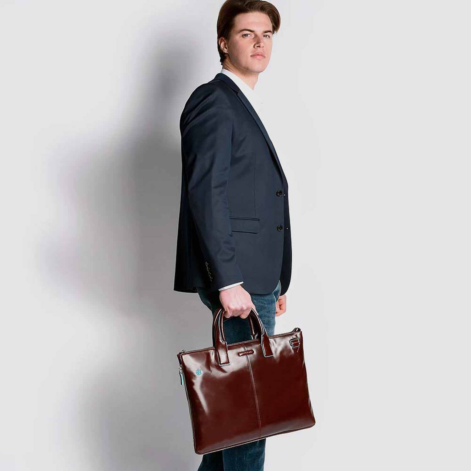 Piquadro Blue Square Schmale, erweiterbare Laptoptasche 15.6" mit Tabletfach Schwarz