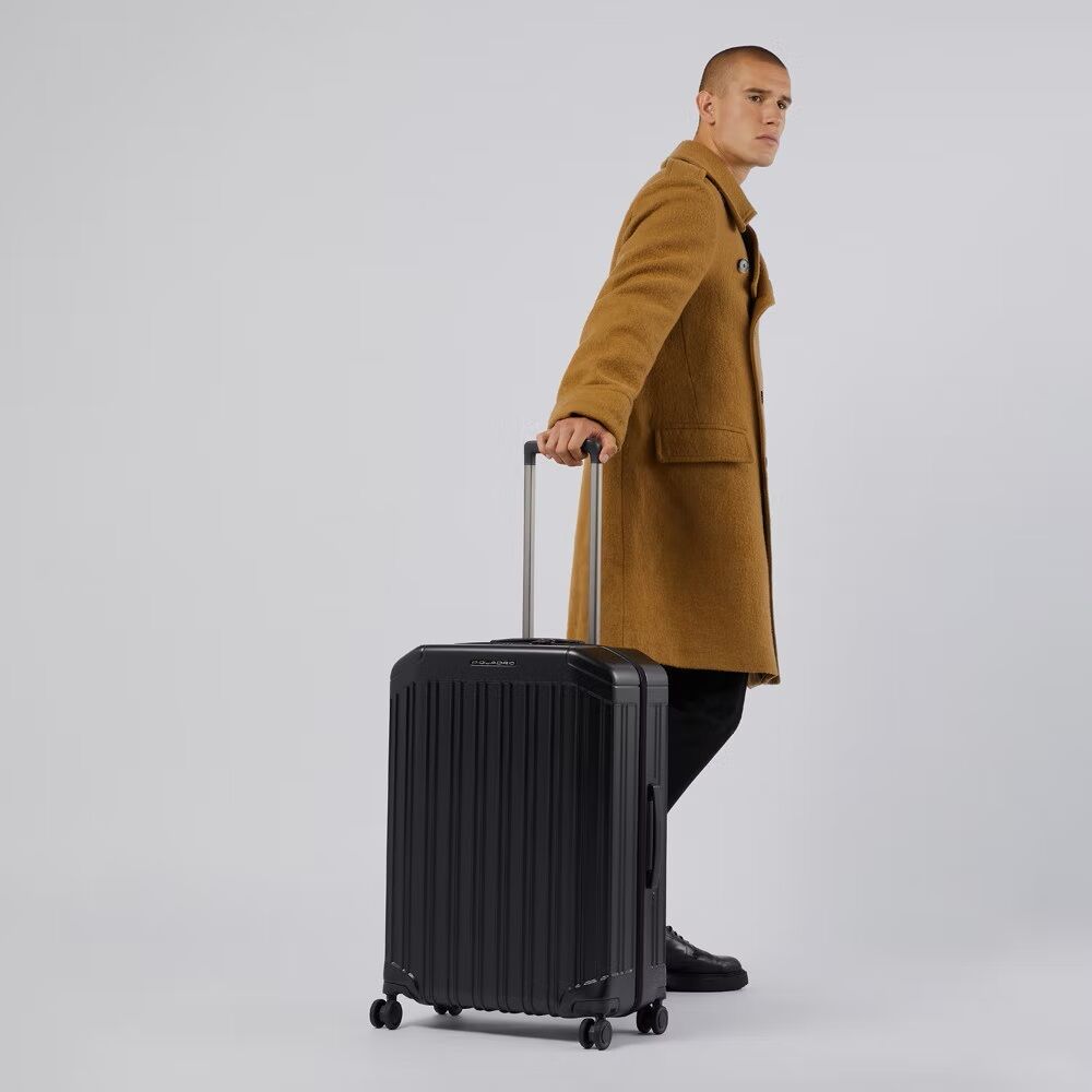 Piquadro PQ-Light Mittelgroßer Hartschalentrolley 4-Rollen Rot Piquadro PQ-Light Mittelgroßer Hartschalentrolley 4-Rollen Rot