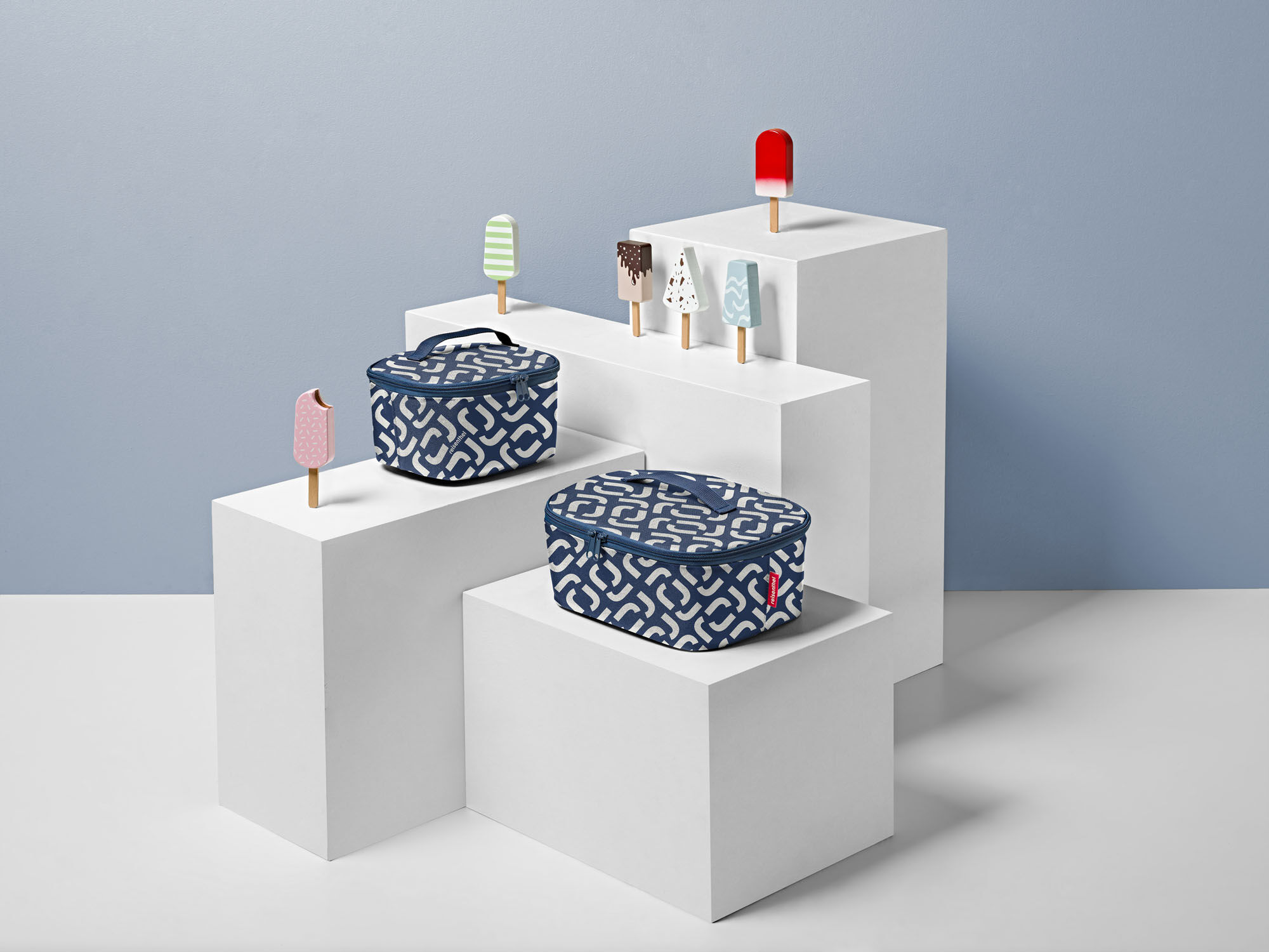 Reisenthel Thermo coolerbag M pocket signature navy