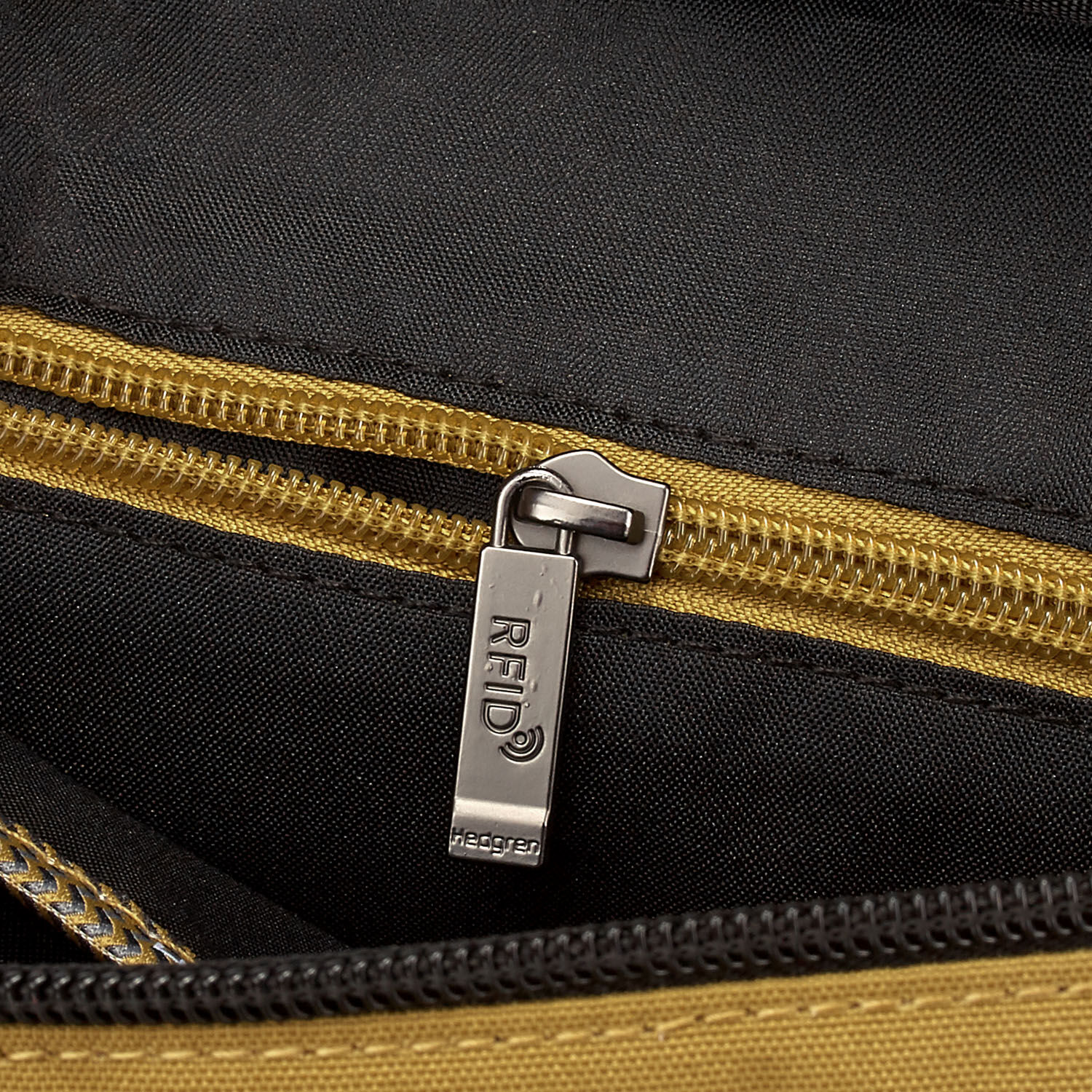 Hedgren Great American Heritage QUEST Vertical Crossover 10" RFID Mustard Olive Hedgren Great American Heritage QUEST Vertical Crossover 10" RFID Mustard Olive