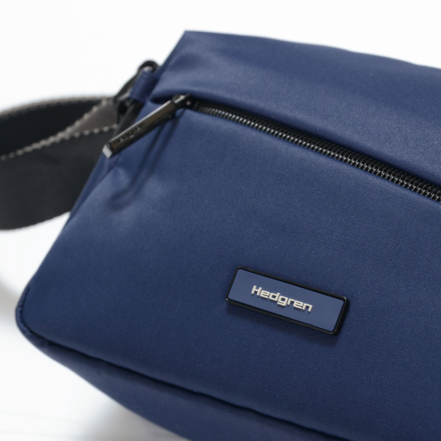 Hedgren Nova NEUTRON Kleine Crossover-Tasche Halo Blue Hedgren Nova NEUTRON Kleine Crossover-Tasche Halo Blue