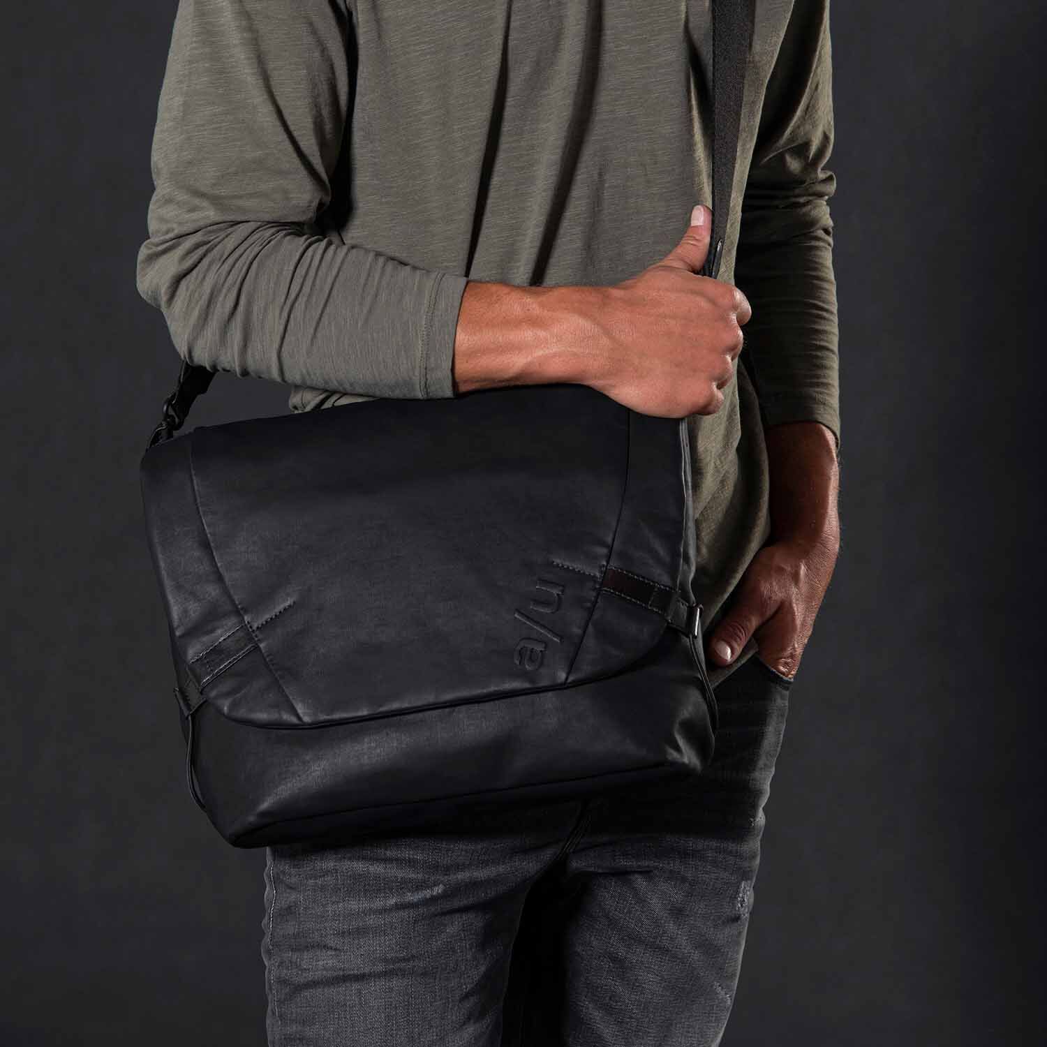 aunts & uncles Japan Matsumoto Messenger Bag black aunts & uncles Japan Matsumoto Messenger Bag black