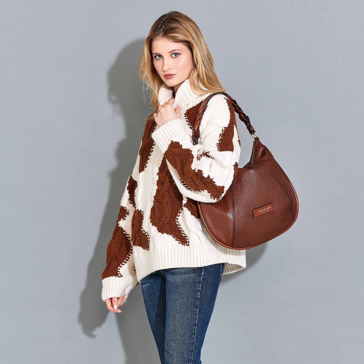 The Bridge Brigida Hobo Tasche 41cm 0449224N Ribes-Rot/Gold The Bridge Brigida Hobo Tasche 41cm 0449224N Ribes-Rot/Gold