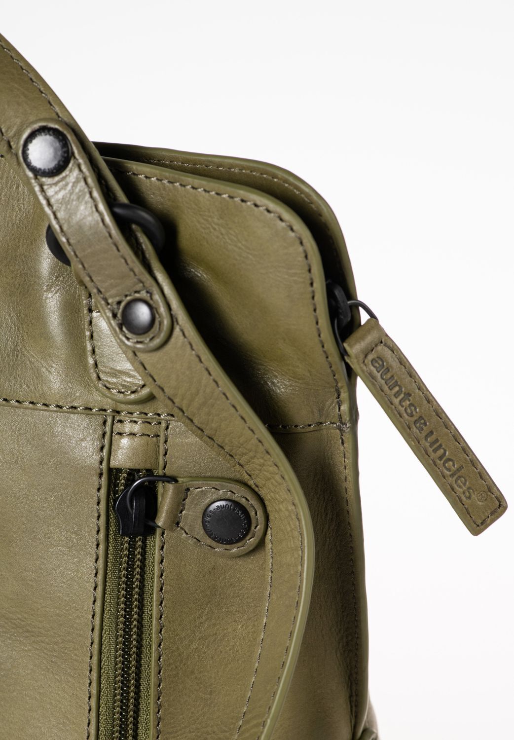 aunts & uncles Grandma's Luxury Club Mrs. Crumble Cookie multifunktional: Rucksack/Umhängetasche olive branch