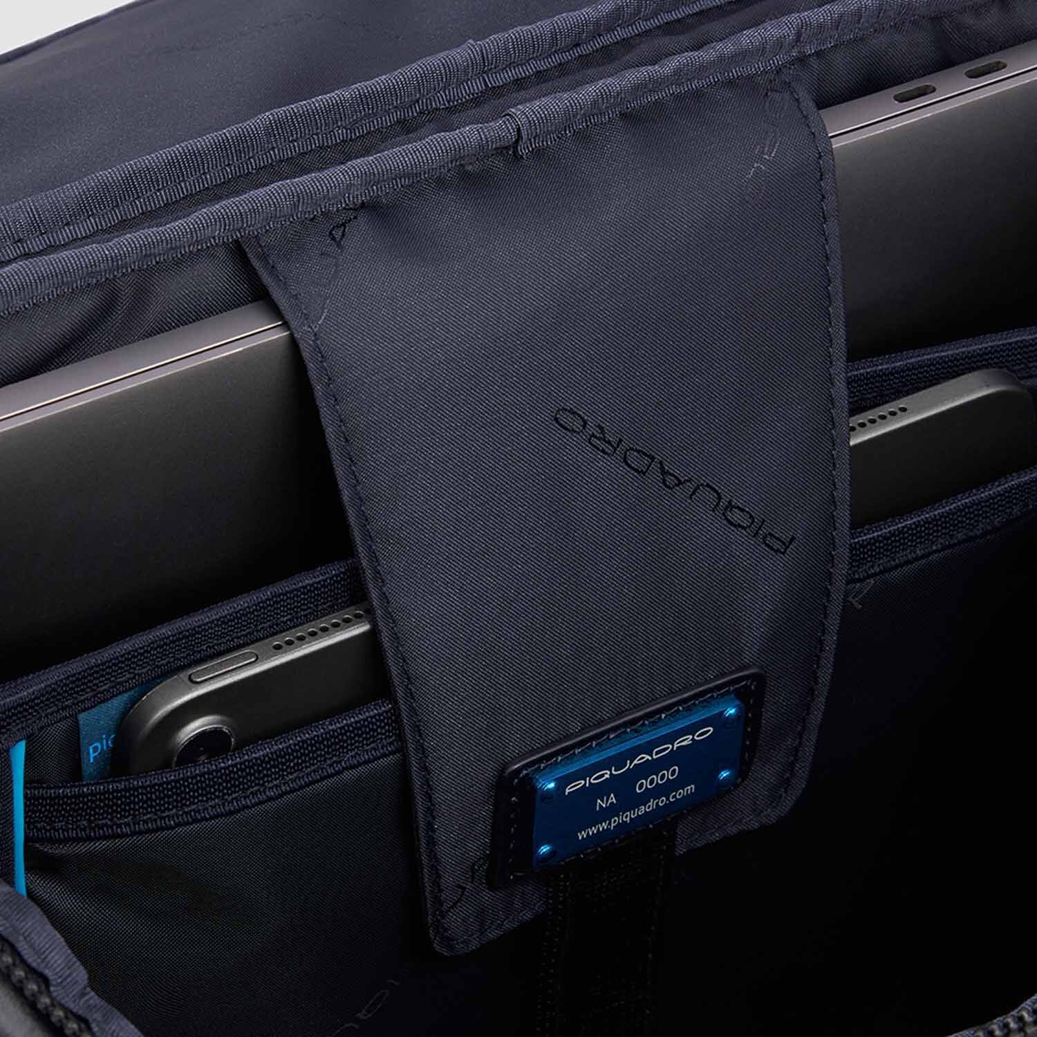 Piquadro Blue Square Revamp Laptop-Rucksack 14" mit iPad®-Fach Nachtblau