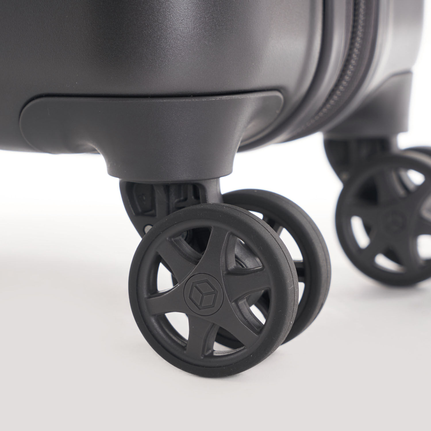 Hedgren Edge Carve XS Cabin Trolley, 4 Rollen, 55cm Charcoal Hedgren Edge Carve XS Cabin Trolley, 4 Rollen, 55cm Charcoal