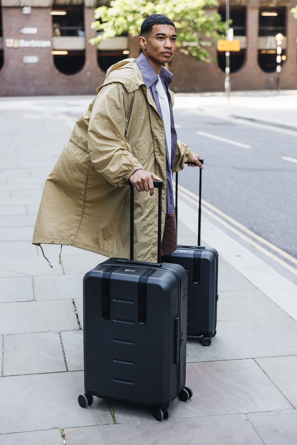 D_b_ Ramverk Check-in Luggage Large Black Out