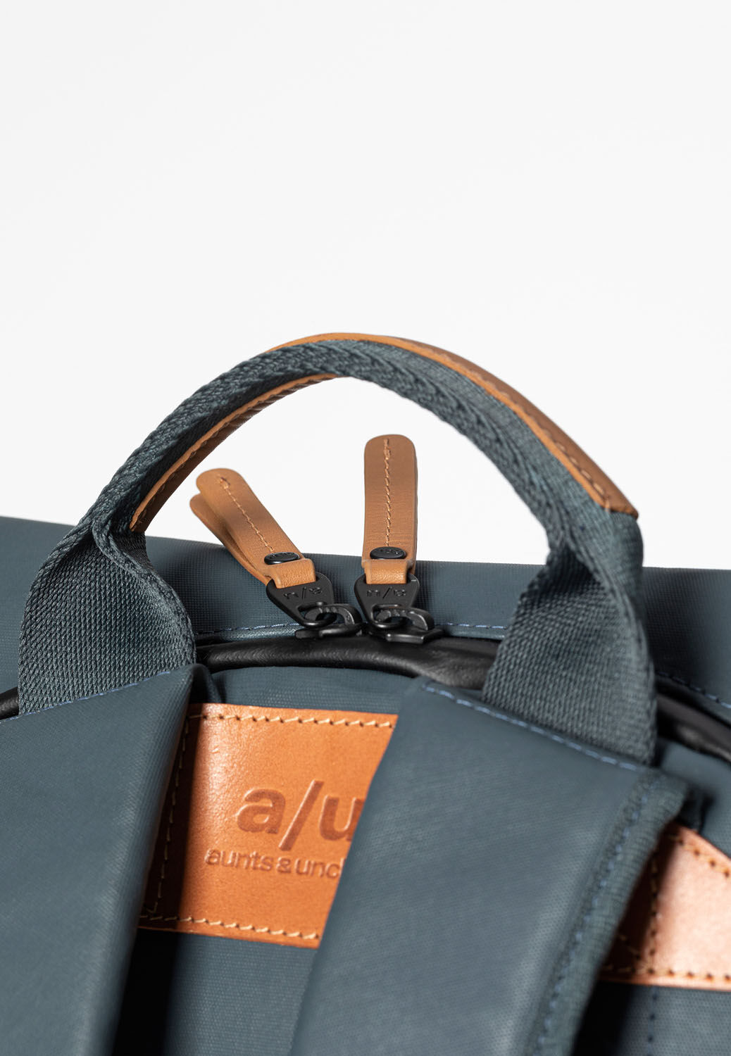 aunts & uncles Japan Yokohama Rolltop Rucksack mit 13" Notebookfach cosmic void