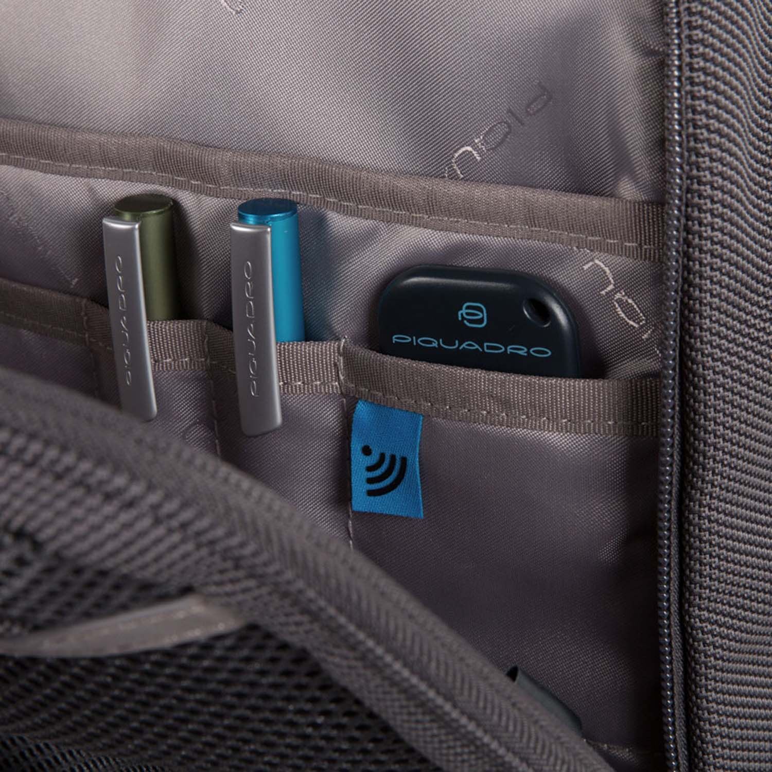 Piquadro Ade Großer Laptoprucksackaus recyceltem Stoff grau Piquadro Ade Großer Laptoprucksackaus recyceltem Stoff grau