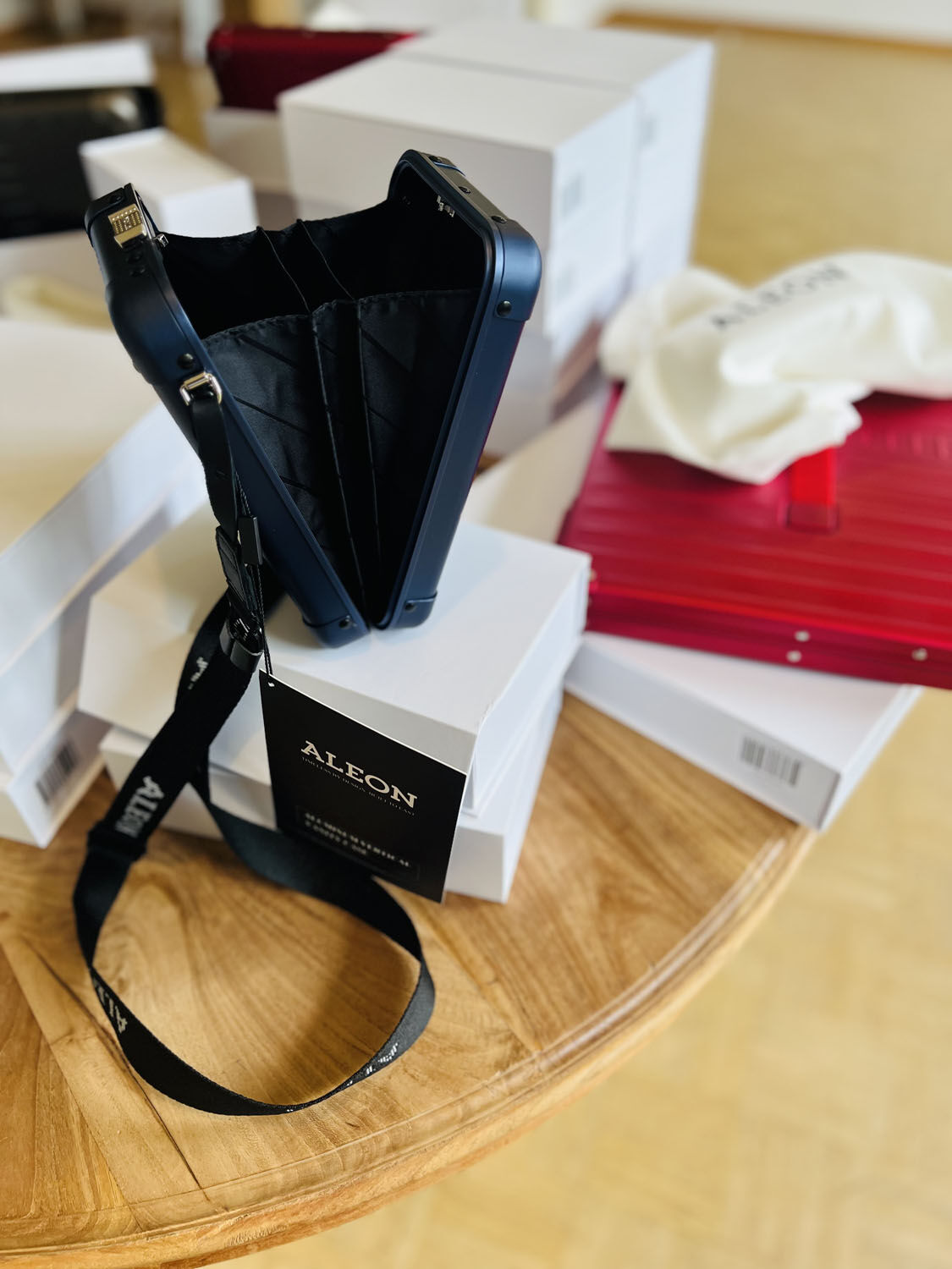 Aleon Lifestyle Vanity Case 7,5", Vertical Ruby Aleon Lifestyle Vanity Case 7,5", Vertical Ruby