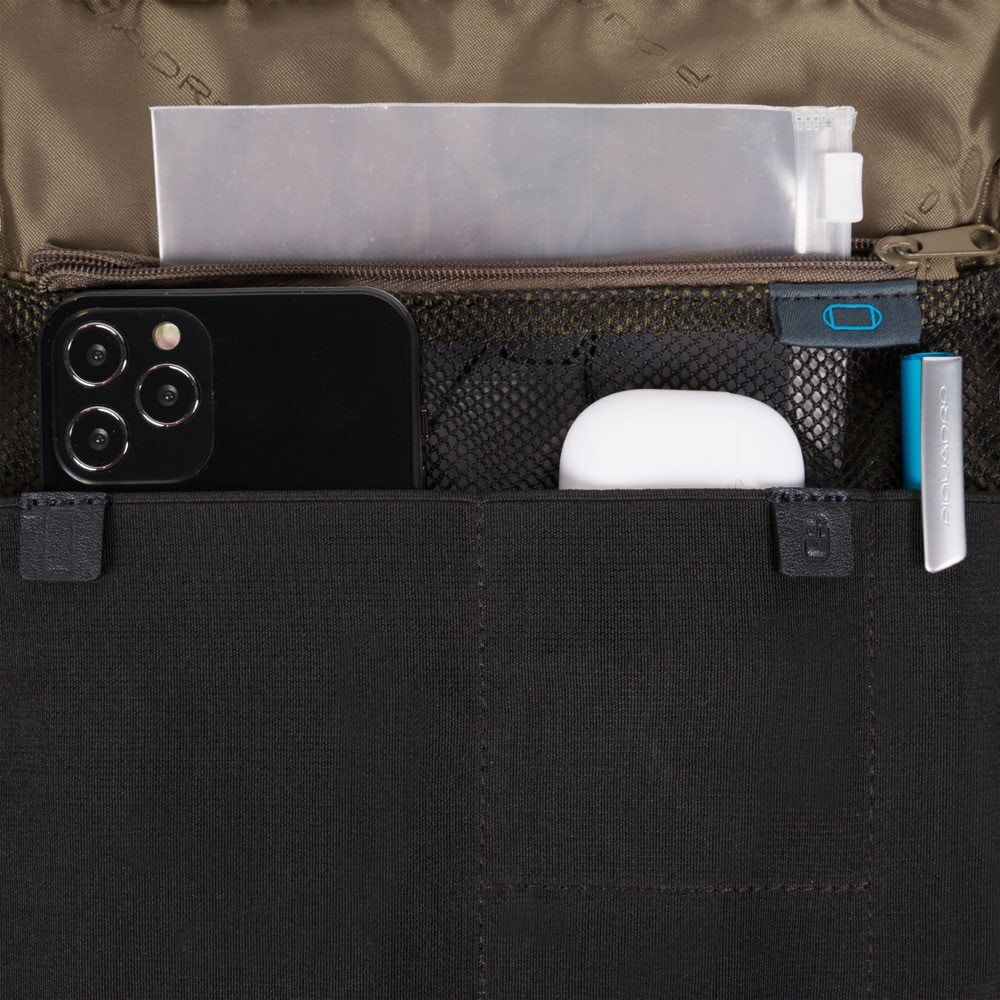 Piquadro Brief 2 Umhängetasche aus rezykliertem Stoff mit iPad®-Fach und Tasche für AirPods® Blau Piquadro Brief 2 Umhängetasche aus rezykliertem Stoff mit iPad®-Fach und Tasche für AirPods® Blau
