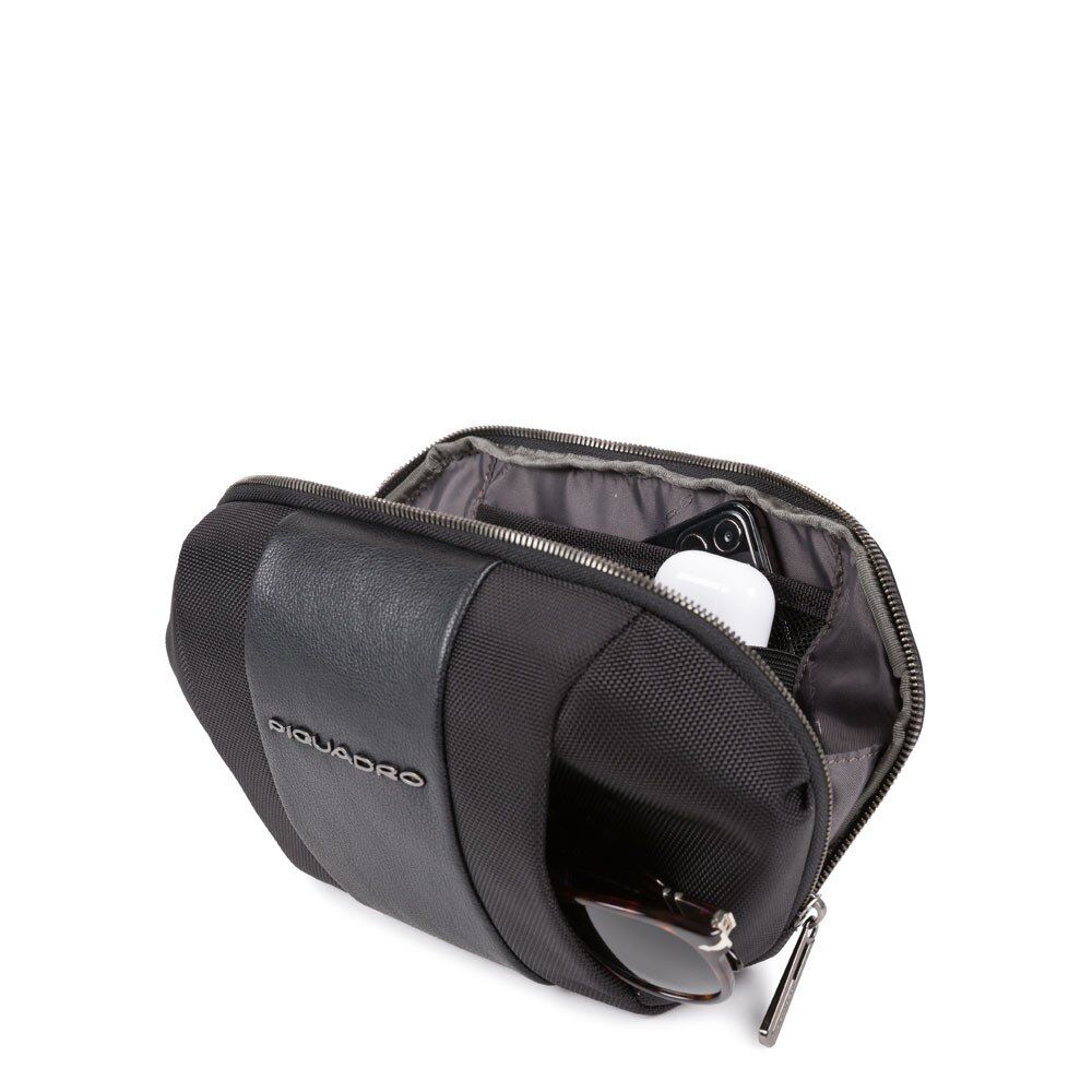 Piquadro Brief 2 Gürteltasche aus rezykliertem Stoff Schwarz