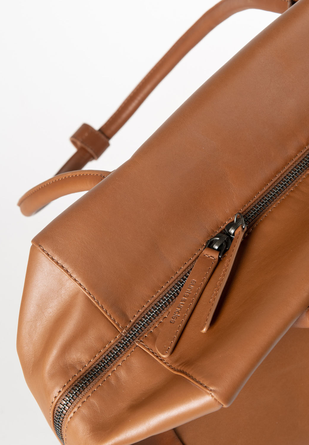 aunts & uncles Jamie's Orchard Olive Schultertasche cognac