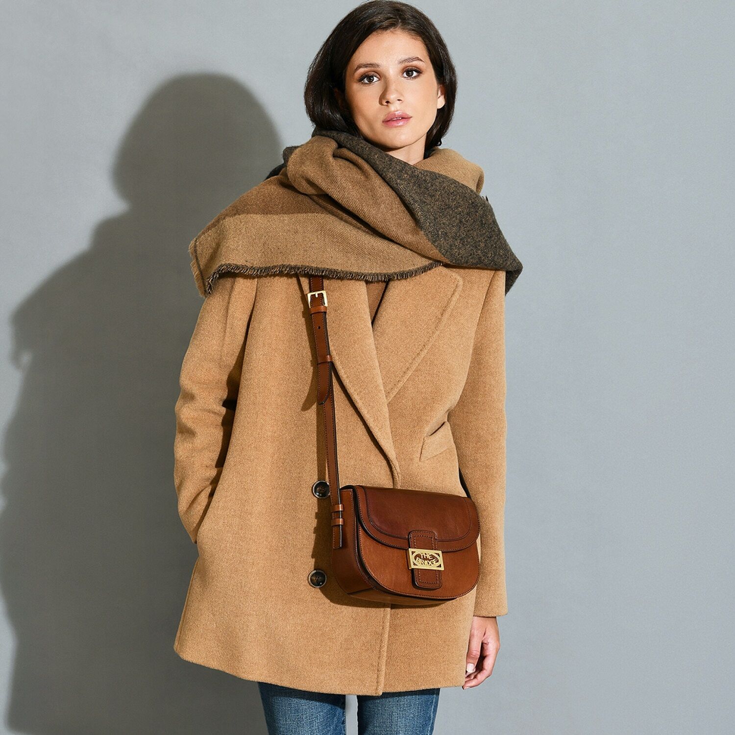 The Bridge Lavinia Schultertasche Schwarz/Gold The Bridge Lavinia Schultertasche Schwarz/Gold