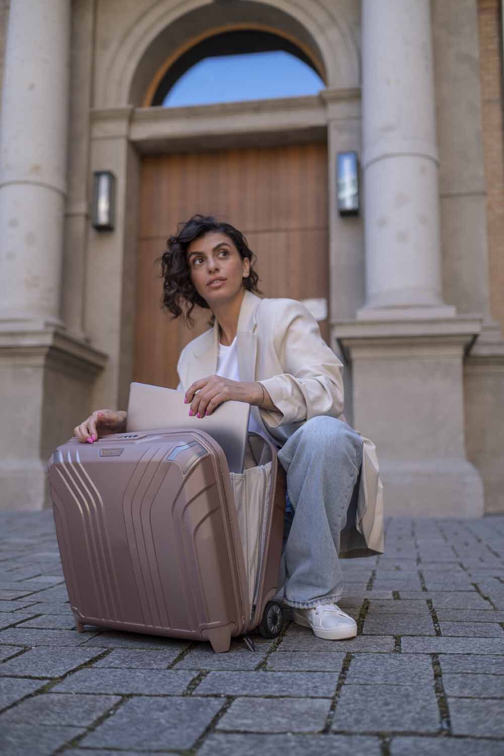 Travelite Elvaa Businesswheeler mit 15,6" Laptopfach Schwarz