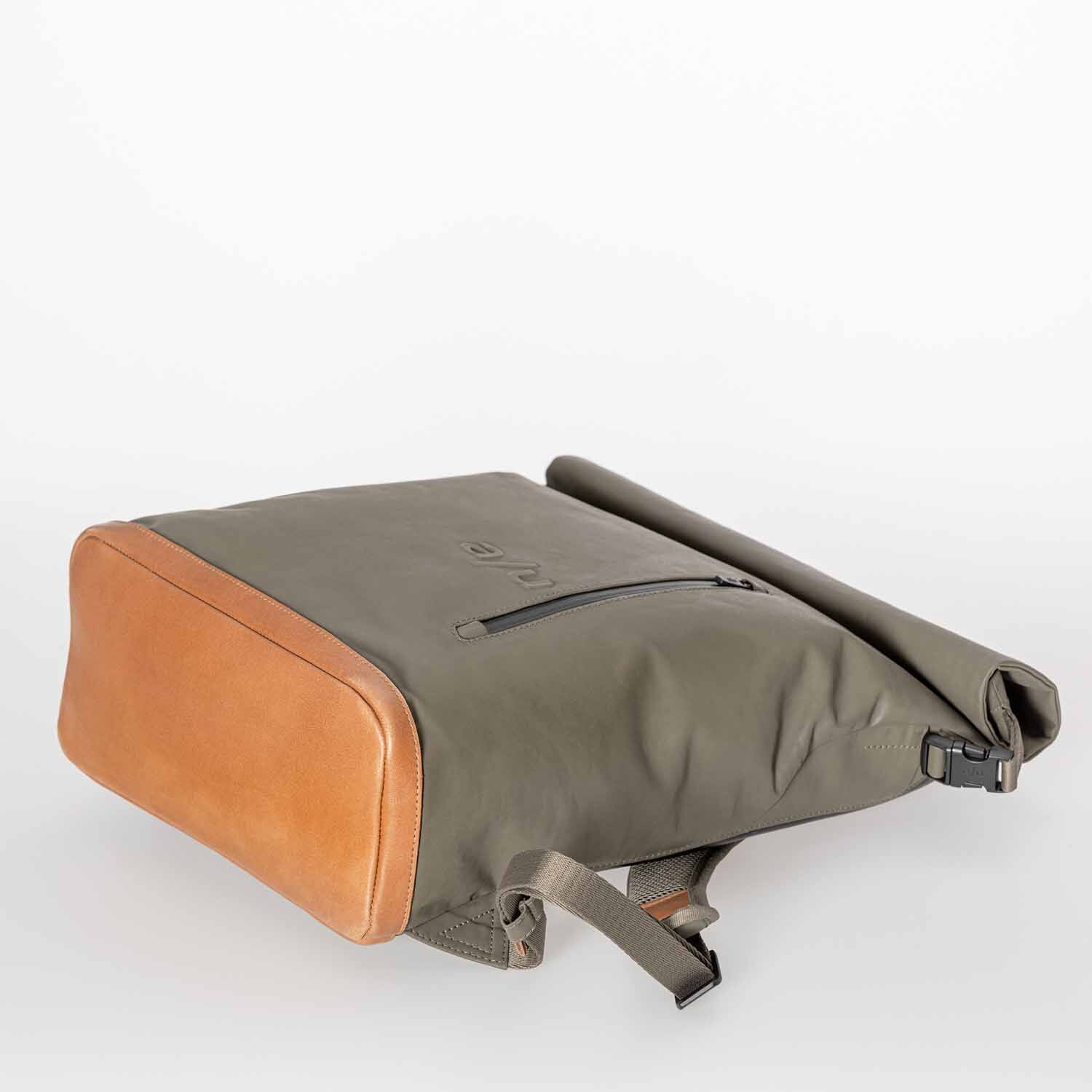 aunts & uncles Japan Fukui Rolltop Rucksack mit 15" Notebookfach fallen rock