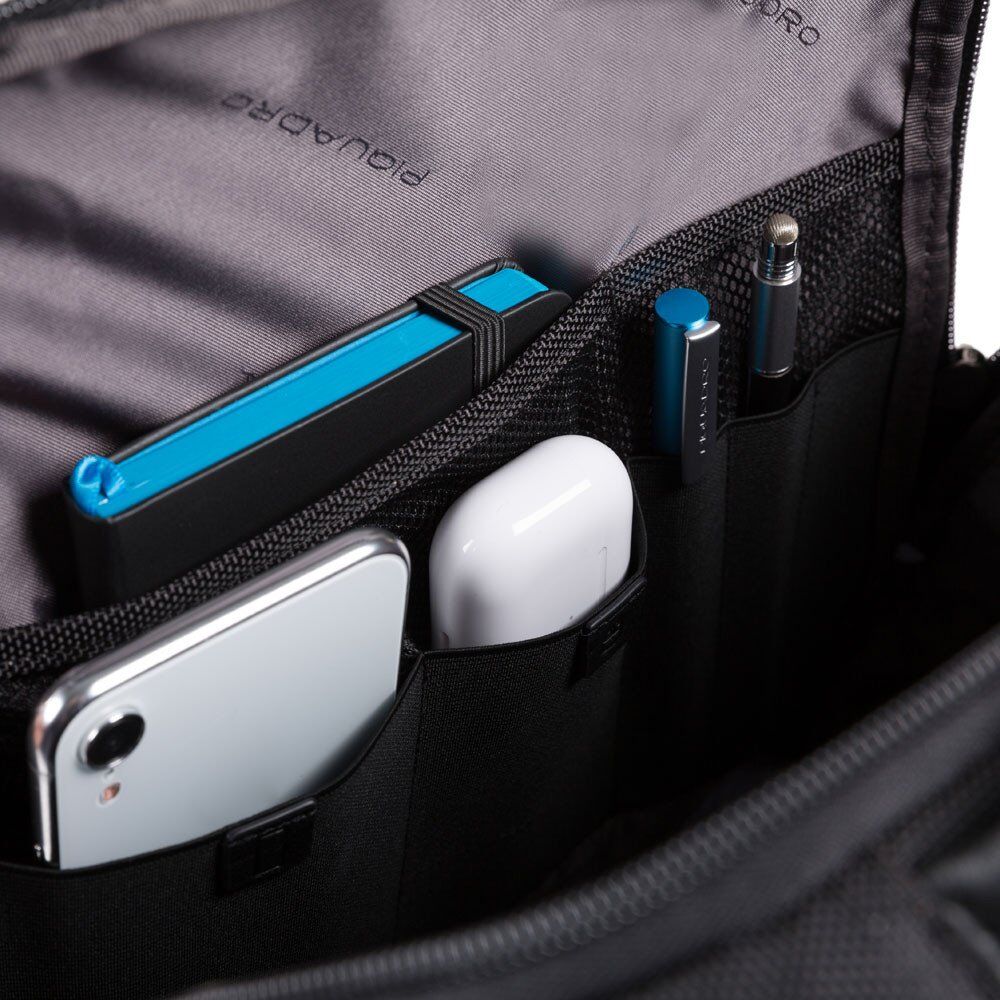 Piquadro Brief 2 Laptoprucksack 15,6" aus rezykliertem Stoff mit iPad Schwarz