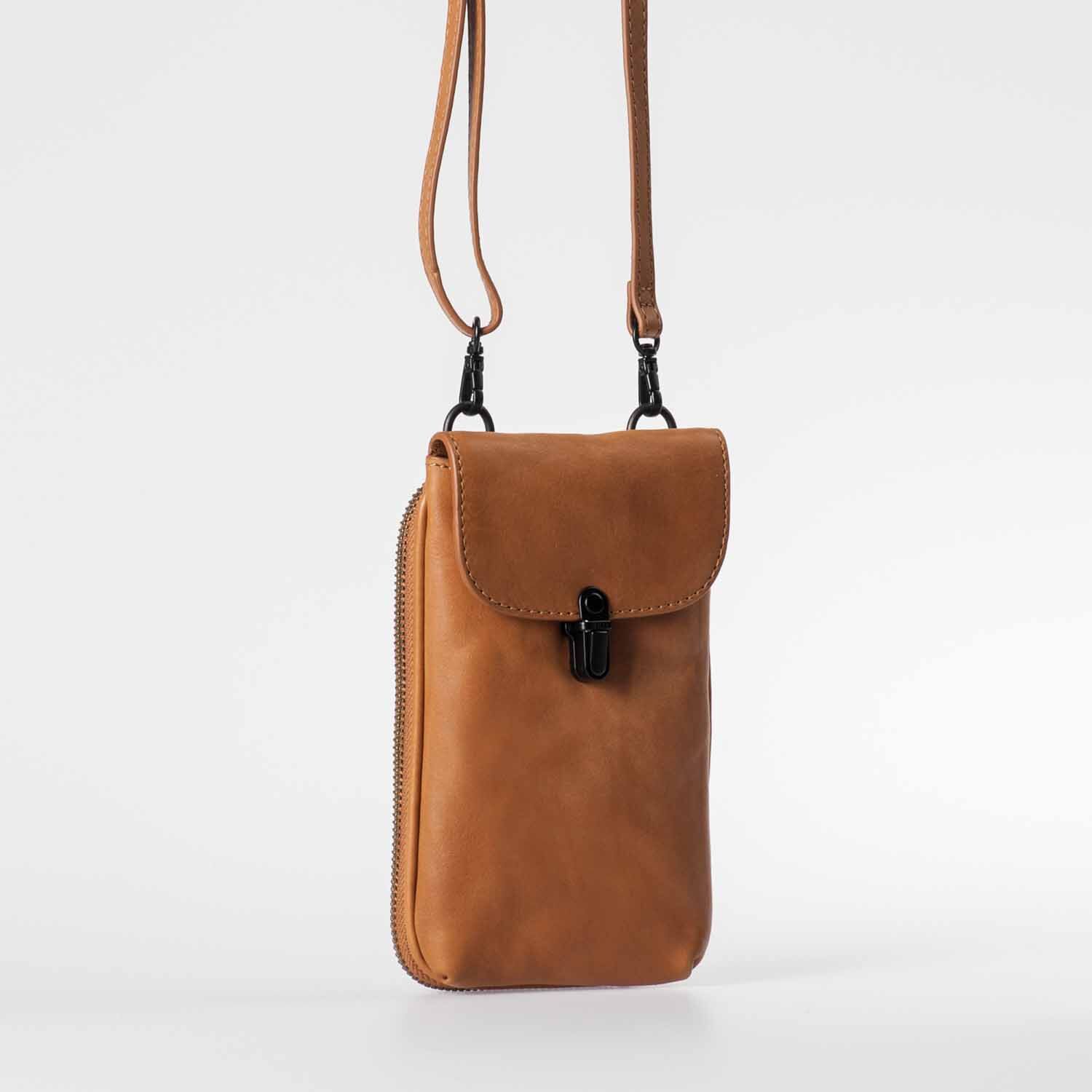 aunts & uncles Grandma's Luxury Club Mrs. Lemon Twist Phonebag caramel