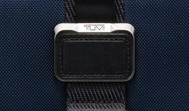 Tumi Alpha Bravo Logistics Rucksack mit Klappdeckel Navy