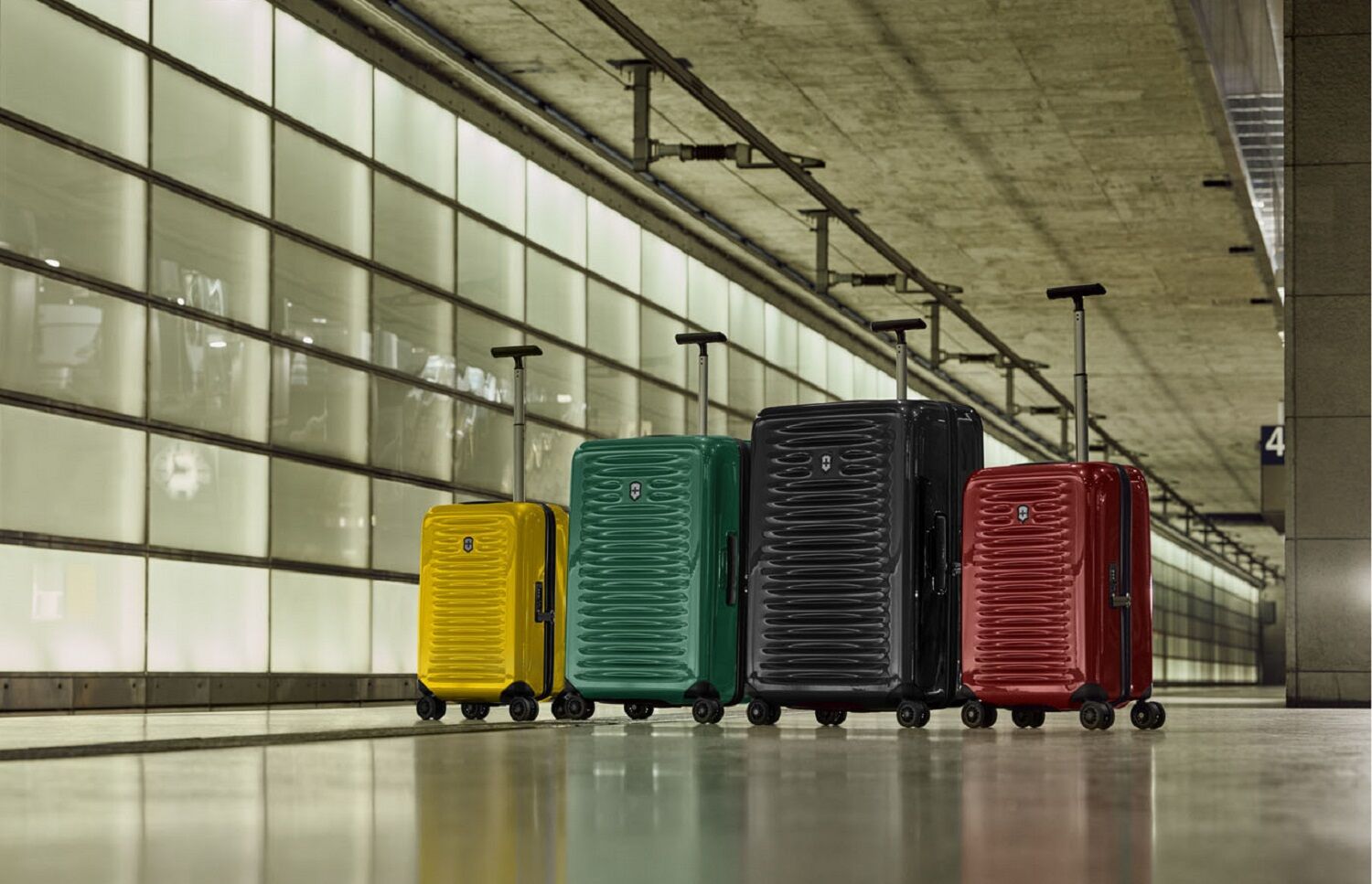 Victorinox Airox Global Hardside Carry-On