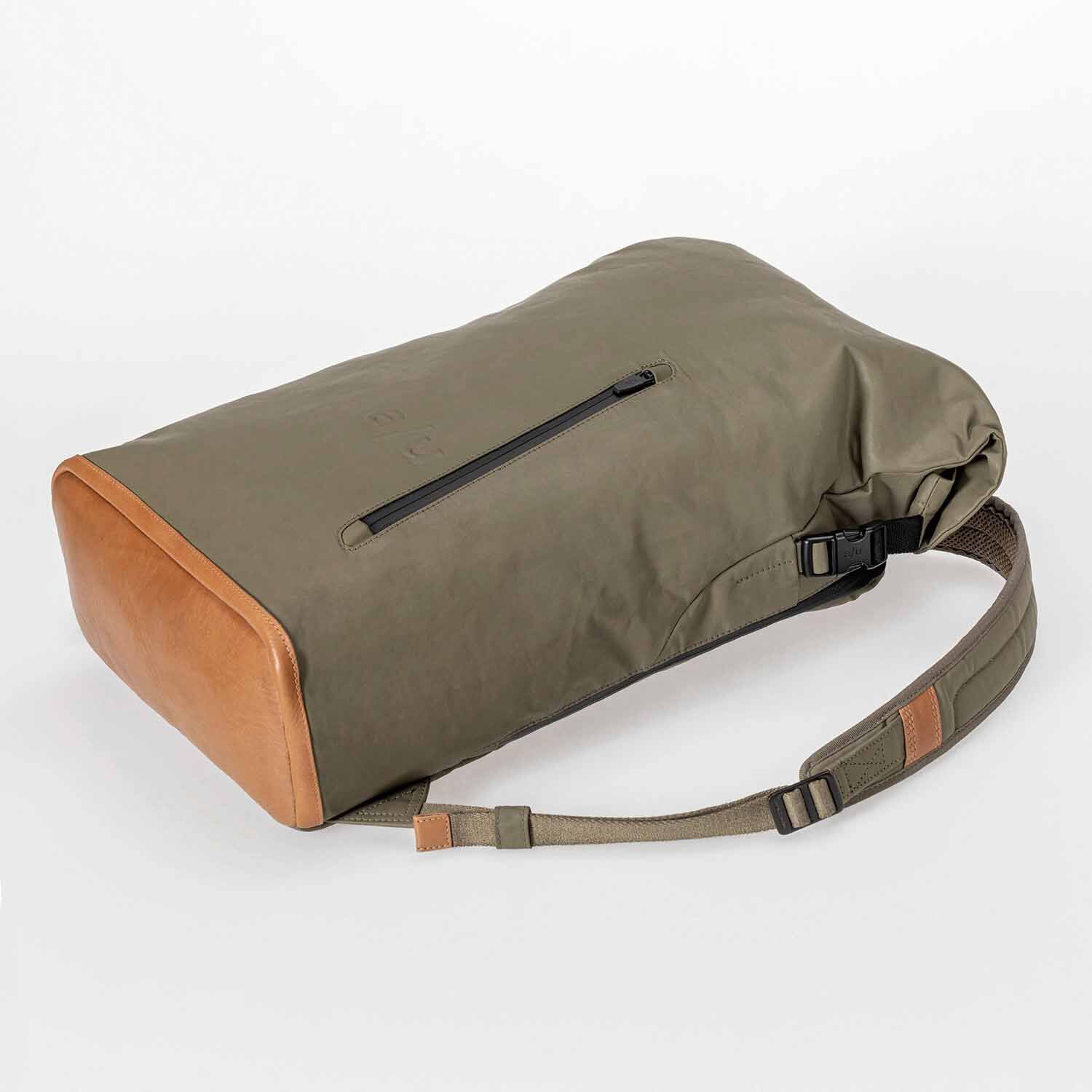 aunts & uncles Japan Fukui Rolltop Rucksack mit 15" Notebookfach fallen rock