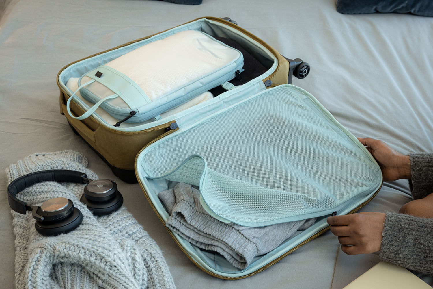 THULE Aion Handgepäck-Rollkoffer 4W Nutria