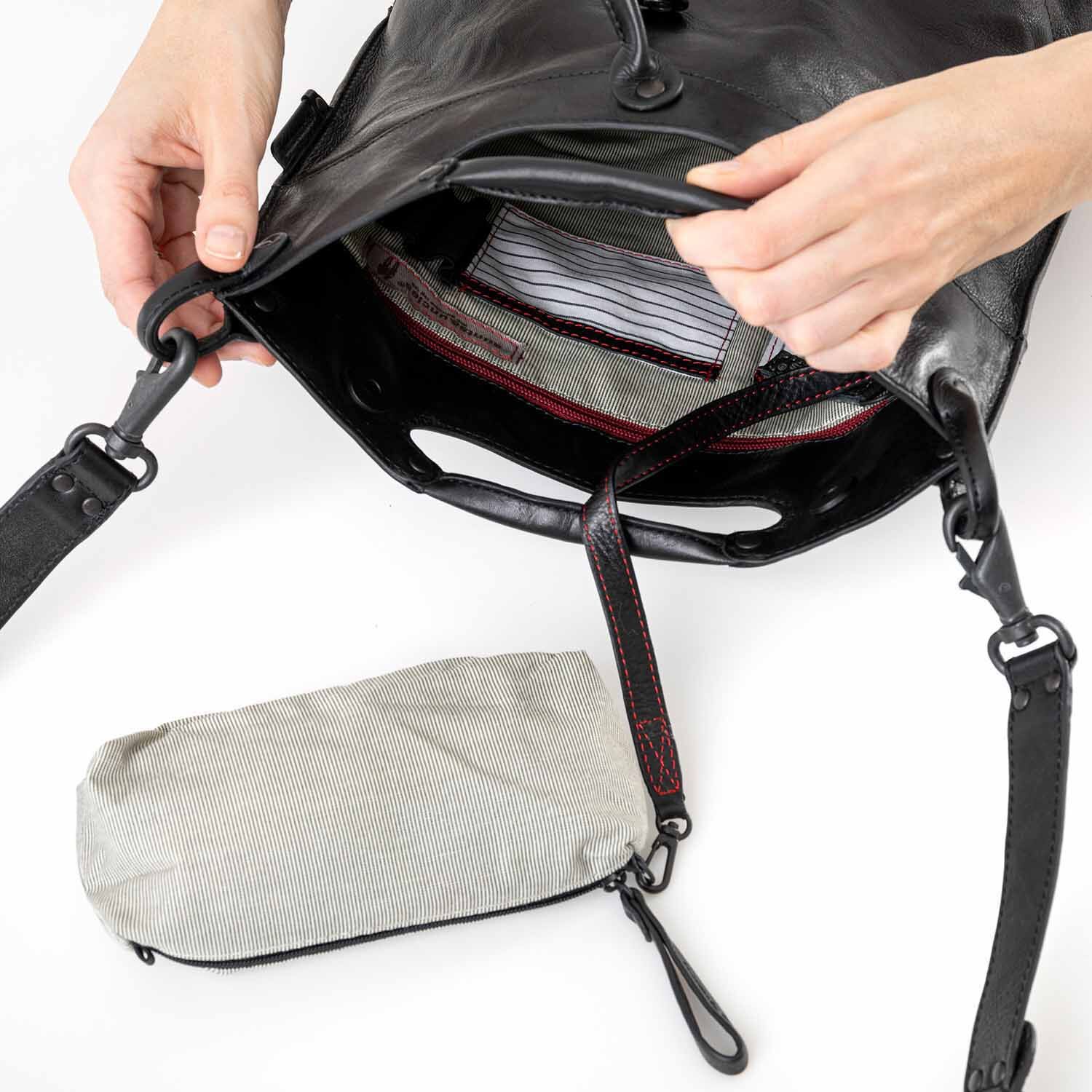 aunts & uncles Grandma's Luxury Club Mrs. Pancake Umhängetasche blacksmoke