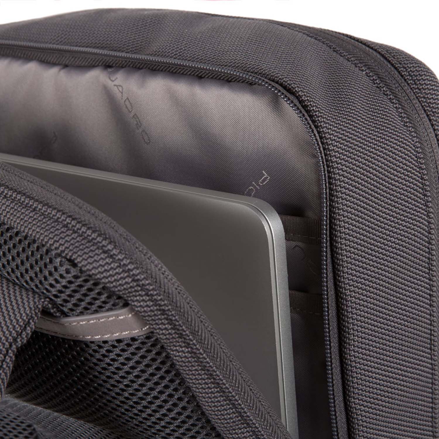 Piquadro Ade Großer Laptoprucksackaus recyceltem Stoff grau
