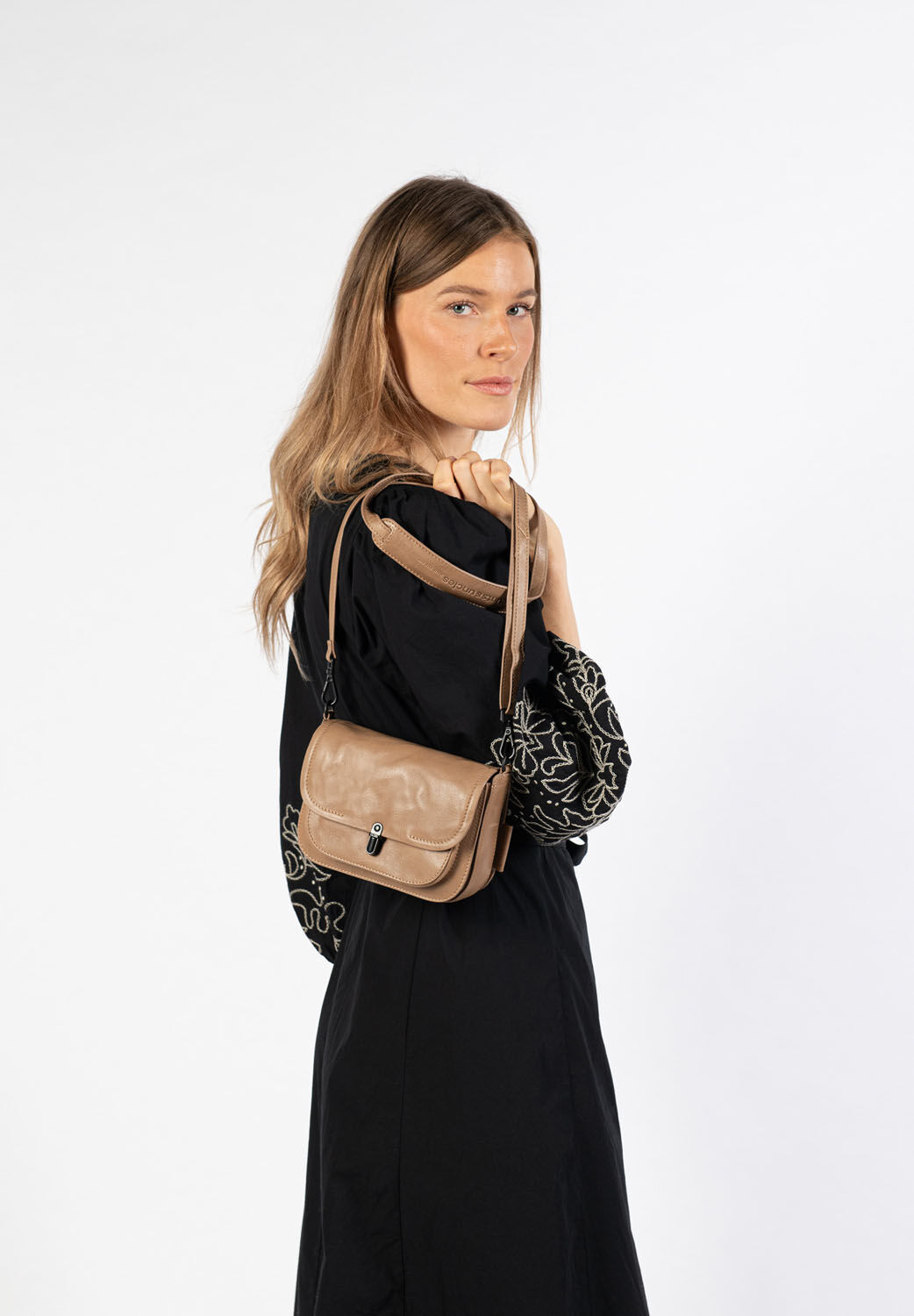 aunts & uncles Grandma's Luxury Club Mrs. Waffle Handtasche timeless taupe