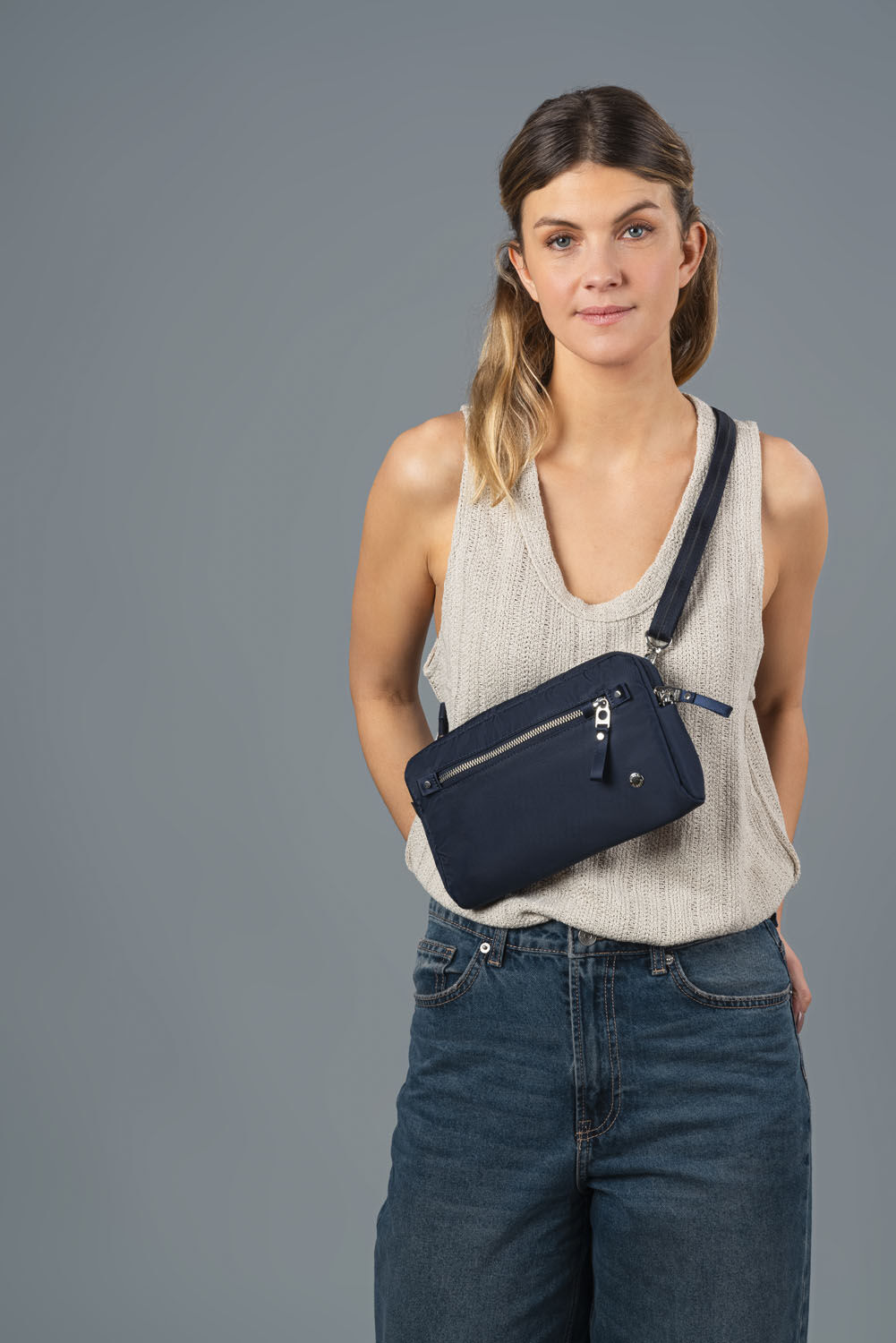 pacsafe W Anti-Theft 3-In-1 Sling Navy