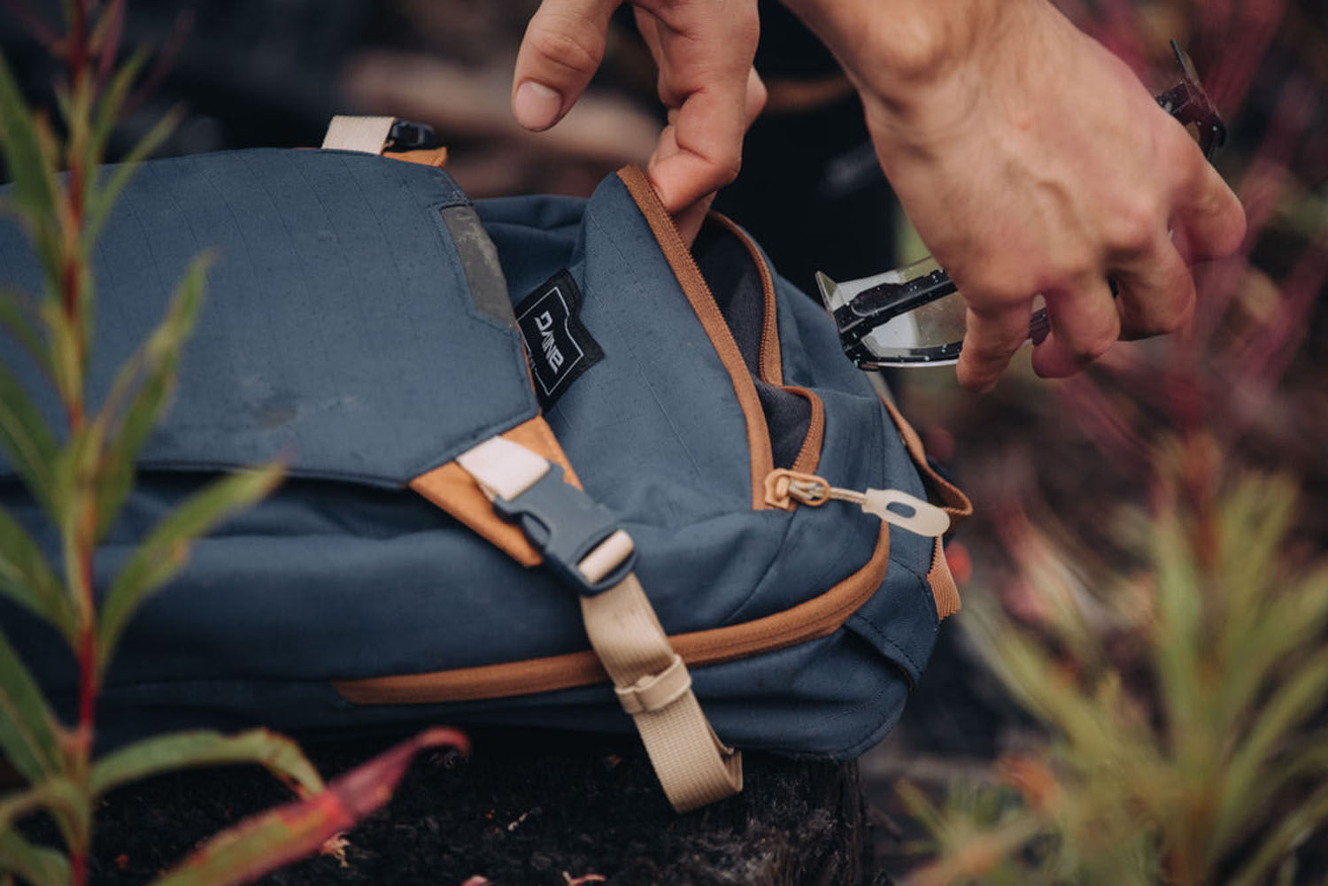 Dakine Drafter 10L Bike Hydration Backpack Midnight Blue Dakine Drafter 10L Bike Hydration Backpack Midnight Blue