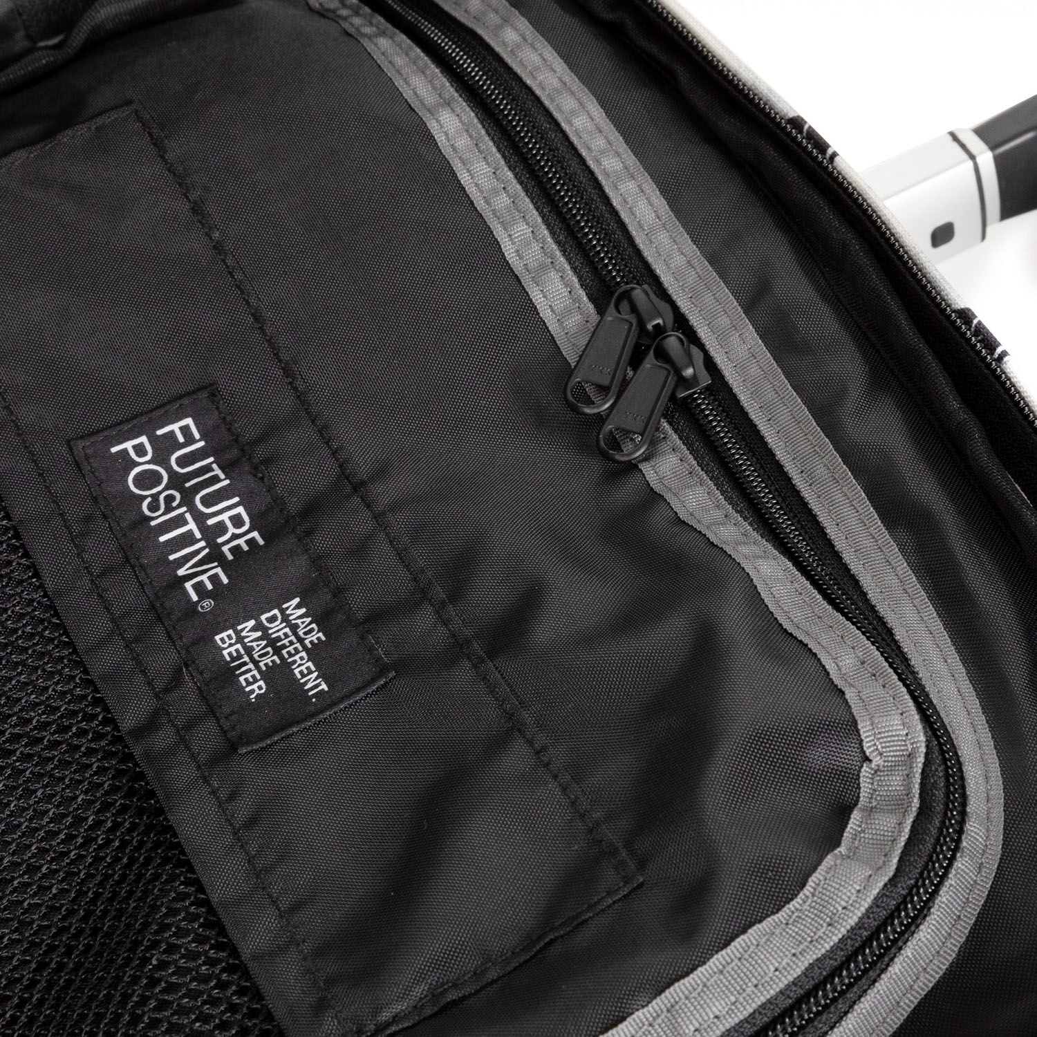 Eastpak Transit'R Reisetrolley S mit 2 Rollen 24 Smiley YY Black Eastpak Transit'R Reisetrolley S mit 2 Rollen 24 Smiley YY Black