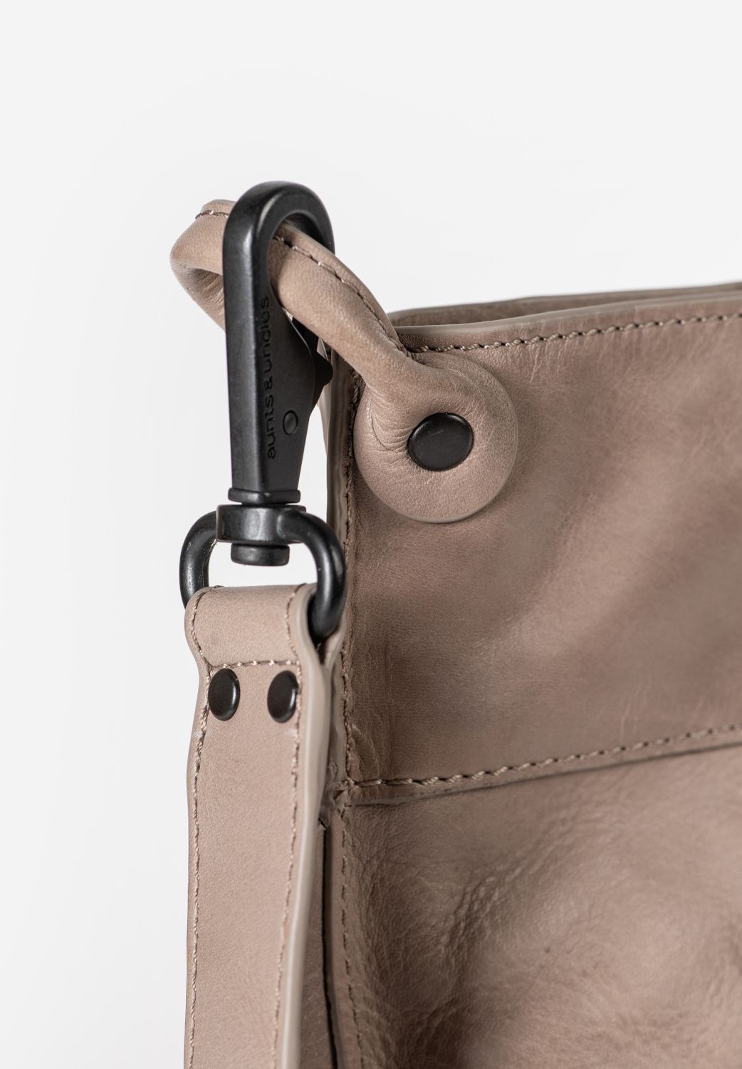 aunts & uncles Grandma's Luxury Club Mrs. Muffin Umhängetasche vintage khaki