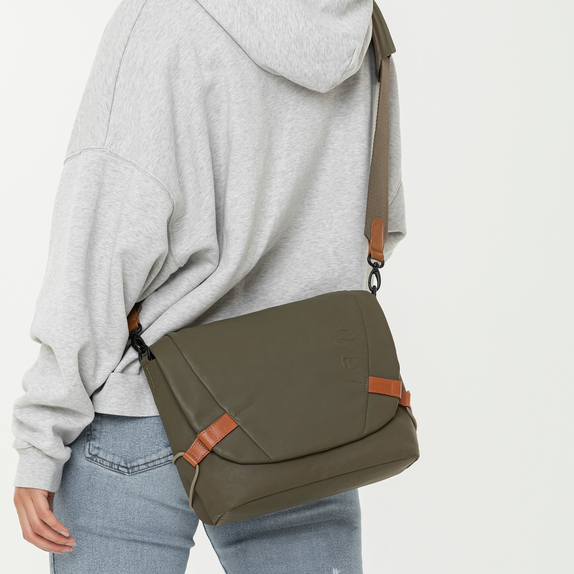 aunts & uncles Japan Sendai Umhängetasche sage green