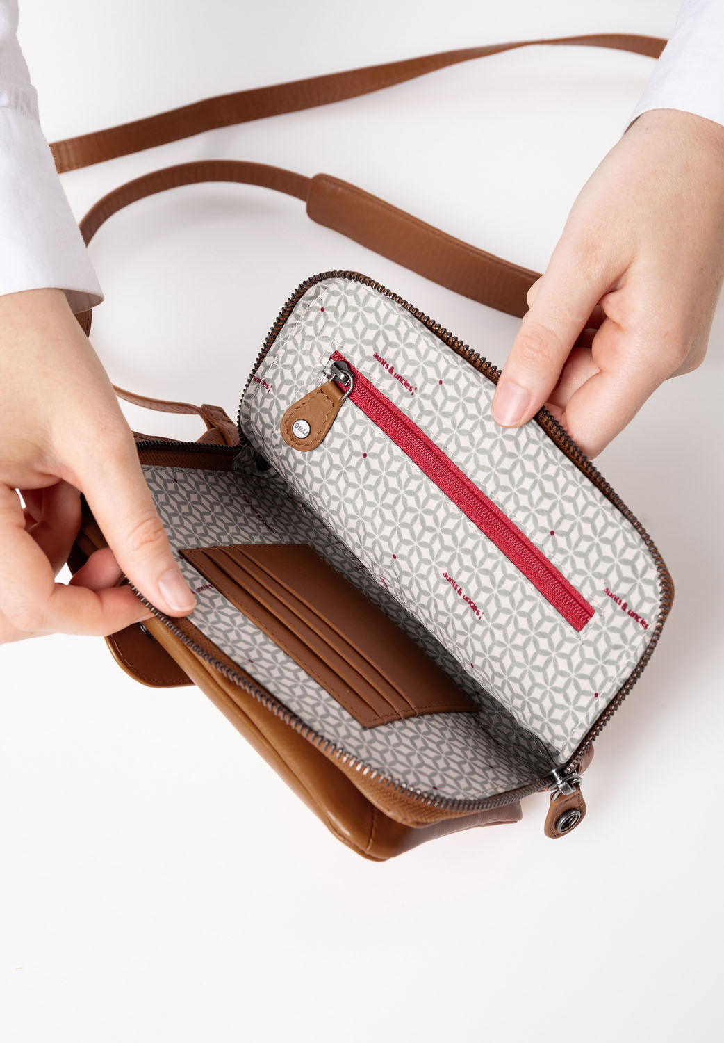 aunts & uncles Jamie´s Orchard TULIP Phone bag cognac