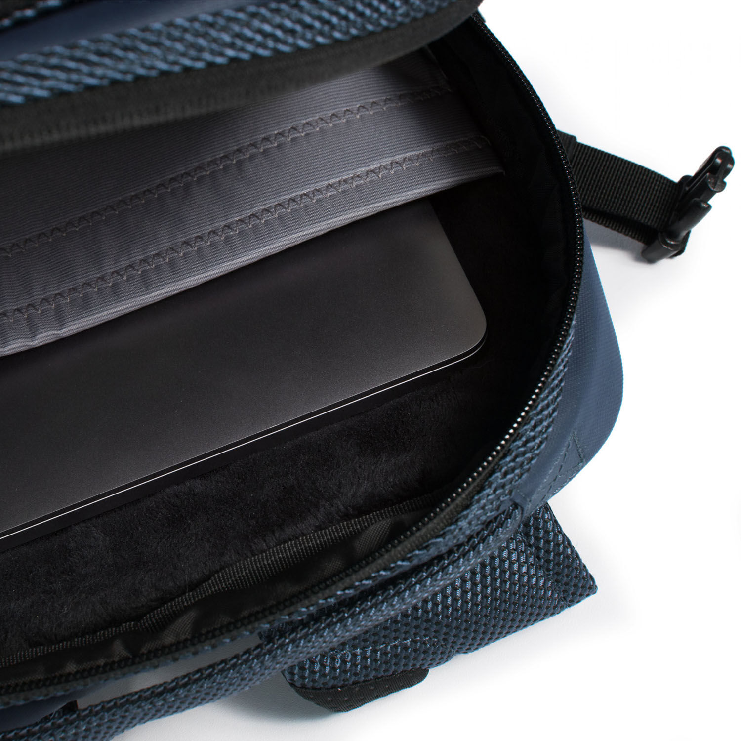 Eastpak Tecum Rucksack L mit 15" Laptopfach CNNCT Navy